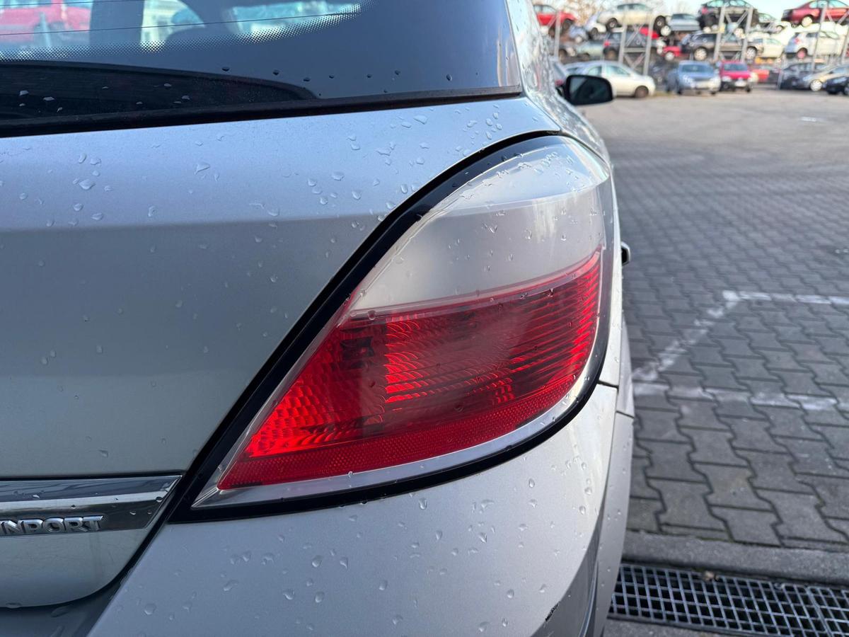 Opel Astra H original Rücklicht Rückleuchte rechts Fließheck Vorfacelift BJ04